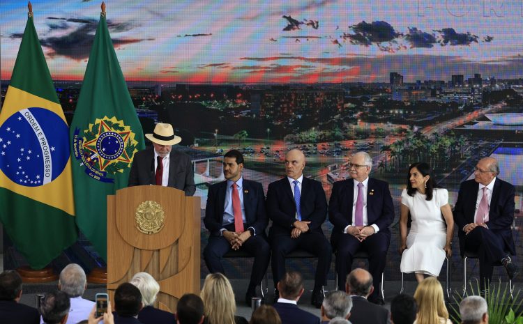  Ministros do STF participam de evento no Planalto em memória aos ataques do 8 de janeiro