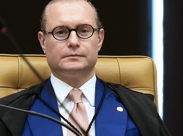  Zanin nega impedimento e diz não ter “nenhum sentimento negativo” em relação a Bolsonaro