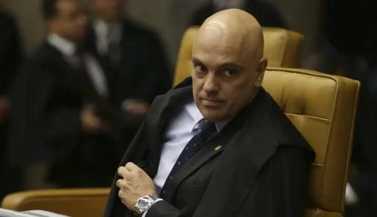  Moraes mantém multa de R$ 8,1 milhões contra X por descumprir ordem judicial