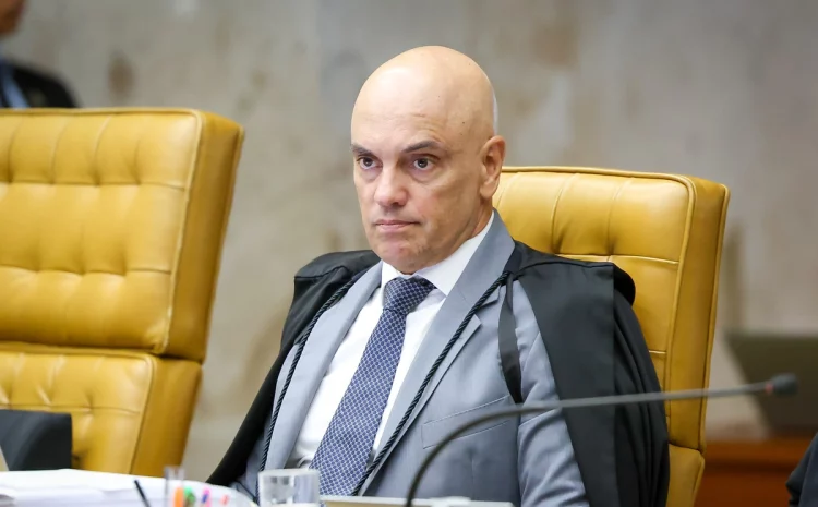  Moraes nega apreensão do passaporte de Eduardo Bolsonaro