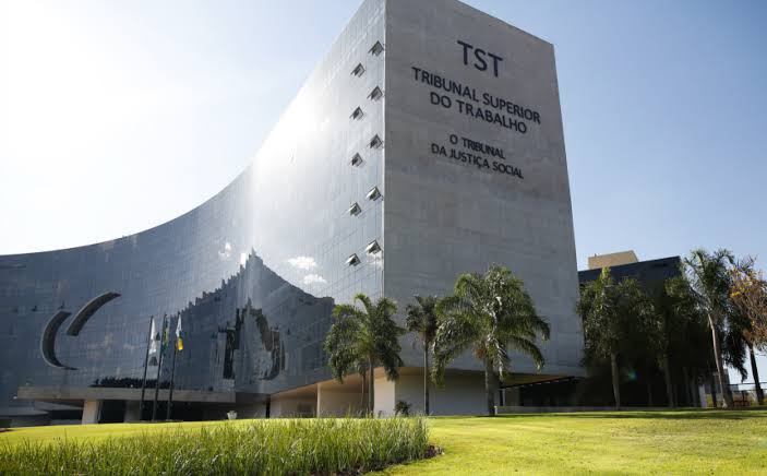  TST anula demissão de aposentada por considerar ato discriminatório