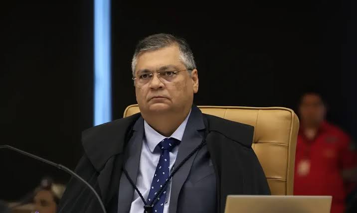  Flávio Dino destaca gravidade das fake news como meio de execução de crimes em julgamento do STF
