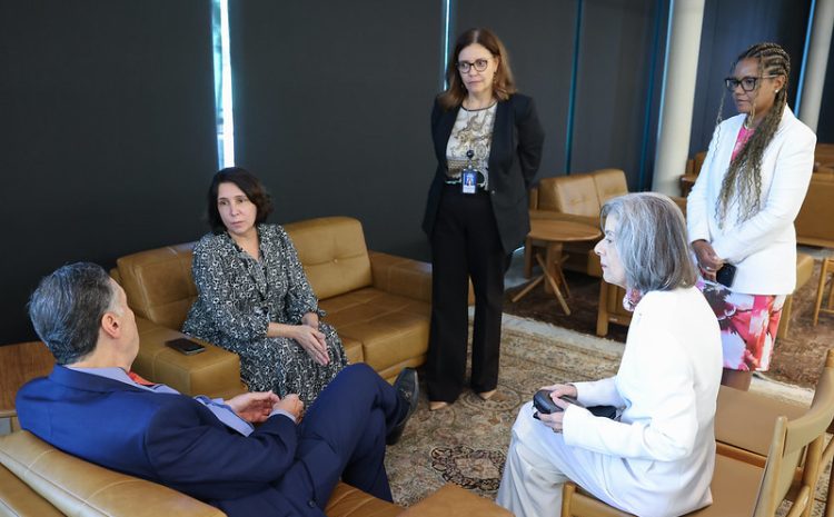  Barroso recebe oficiala de justiça alvo de constrangimento e presta solidariedade