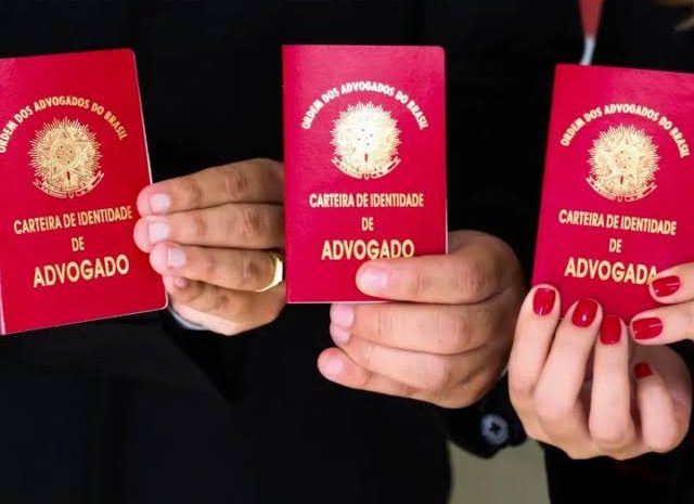  STF analisa exigência de inscrição na OAB para atuação de advogados públicos