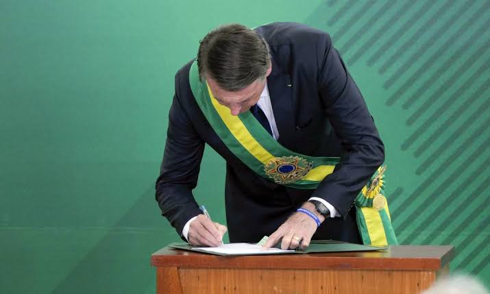  STF forma maioria para validar indulto natalino de Bolsonaro a condenados com penas de até cinco anos