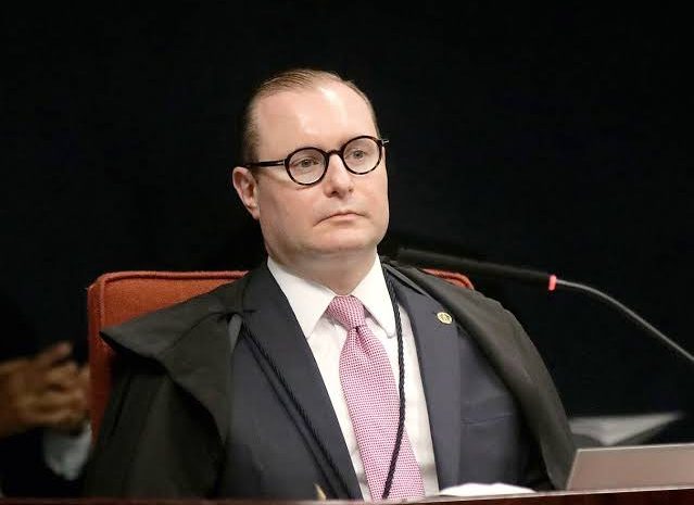 Zanin pede vista e suspende julgamento no STF sobre lei que regula atuação de delegados