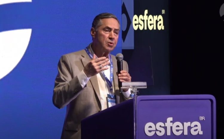  Barroso fala sobre regulação de IA e redes sociais, livre iniciativa e jantar com presidente do iFood em seu discurso no Fórum Esfera 2025
