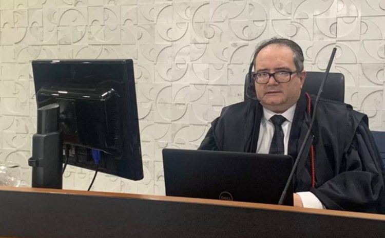  Justiça penaliza greve dos professores no DF com multa de R$ 300 mil