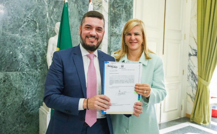  Governo do RJ sanciona três leis que fortalecem exercício da advocacia; dispensa do pagamento antecipado de taxa judiciária para receber honorários começa a valer