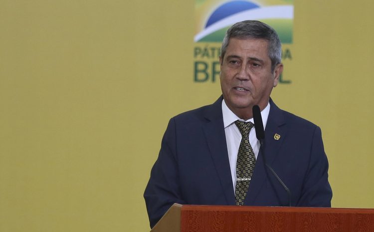  Moraes define prazo de 24h para defesa de Braga Netto fornecer detalhes sobre voo para acareação com Mauro Cid