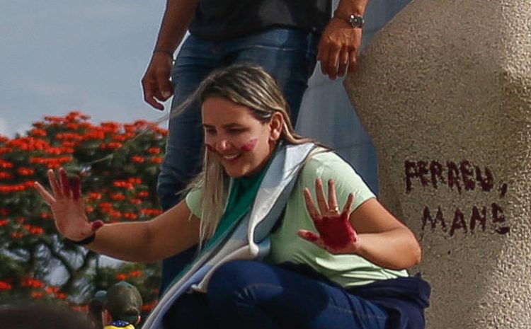  Moraes autoriza assistência religiosa domiciliar para mulher que pichou estátua no 8 de janeiro