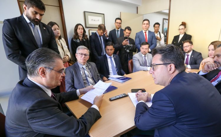 OAB pede apoio de deputados para projeto de lei que assegura exercício da advocacia privada por membros da AGU