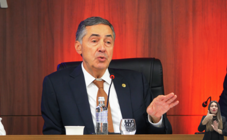  Barroso defende regulação de plataformas digitais em palestra na OAB-CE