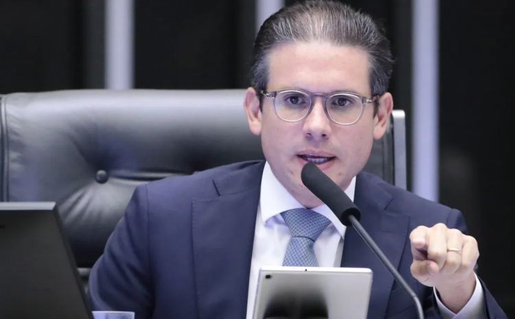  Motta oficializa perda do mandato de 7 deputados federais após mudança do STF a respeito das “sobras eleitorais”