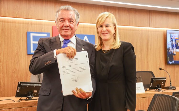  Marco Aurélio Mello retorna aos quadros da OAB-RJ e assume presidência de honra da Comissão de Estudos Institucionais do STF