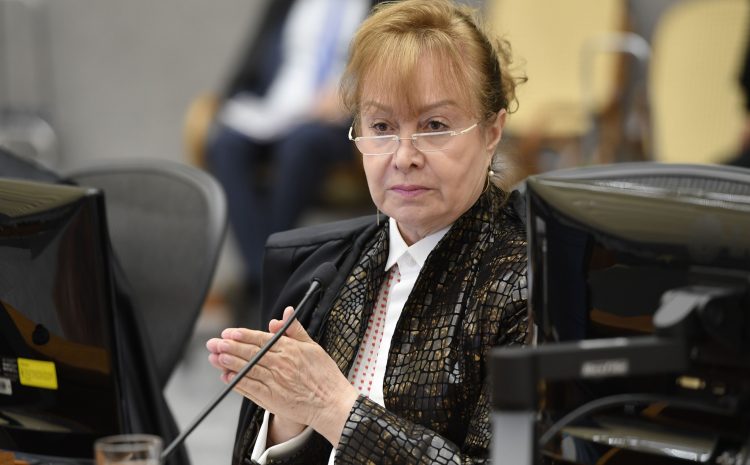  Imóvel doado através de programa habitacional, mesmo que em nome de um só cônjuge, é bem comum, decide STJ