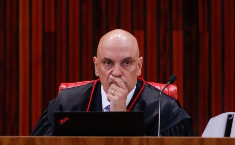  “A Justiça é cega, mas não é tola”: Moraes alerta Bolsonaro que novo descumprimento de medidas cautelares resultará em prisão