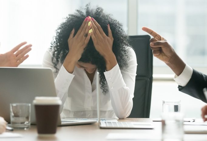  Advogada que sofreu assédio moral e discriminação em ambiente de trabalho tem indenização aumentada