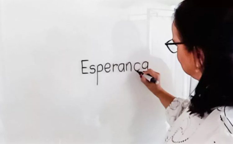  Demissão de docente no início do ano letivo gera dano moral, decide TST