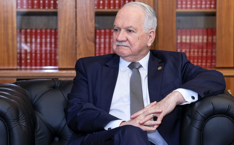  Fachin vota pela constitucionalidade da justiça gratuita na CLT; Mendes pede vista e suspende julgamento da ADC 80