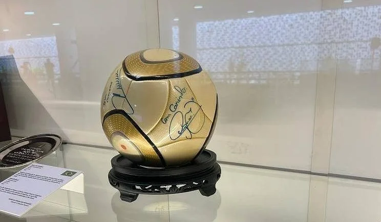  STF condena a 17 anos de prisão homem que furtou bola autografada por Neymar durante o 8 de janeiro