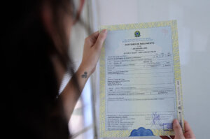  TJ-SP autoriza mulher a retirar sobrenome do pai por abandono afetivo e material