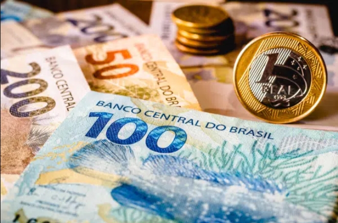  Servidor é condenado a devolver salários por não aparecer no trabalho durante seis meses
