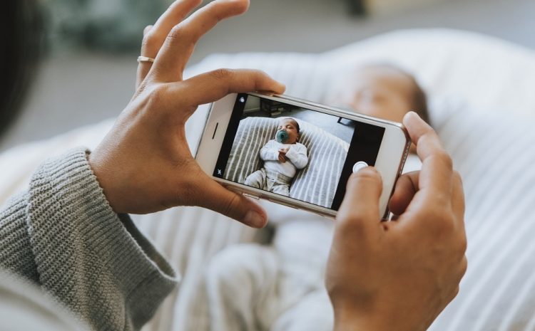  Juíza proíbe pais de expor excessivamente filho nas redes sociais em caso de “Sharenting”