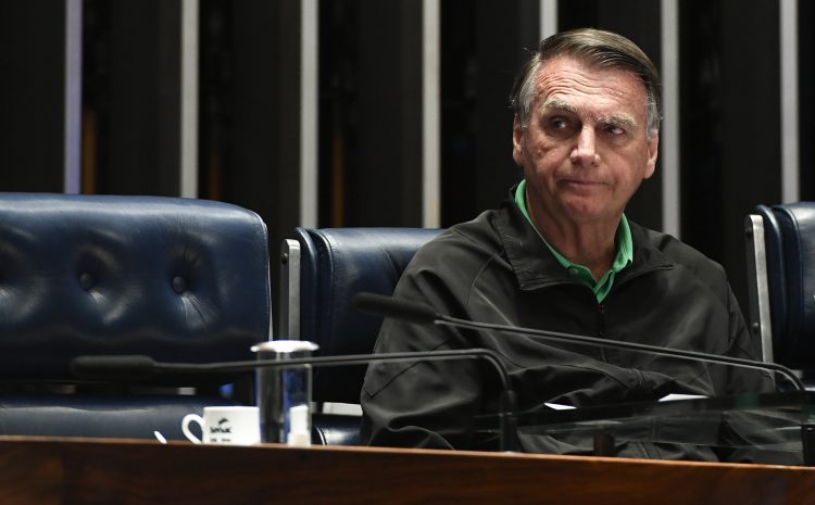  Após descumprir medidas cautelares, Moraes decreta prisão domiciliar imediata de Bolsonaro