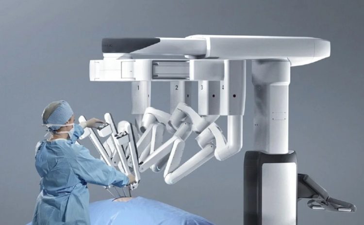  Juiz condena operadora de plano de saúde a indenizar segurado em R$ 60 mil por negar cirurgia robótica