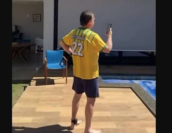  Defesa de Bolsonaro recorre contra prisão domiciliar e pede que decisão de Moraes seja submetida com ‘urgência’ ao plenário do STF