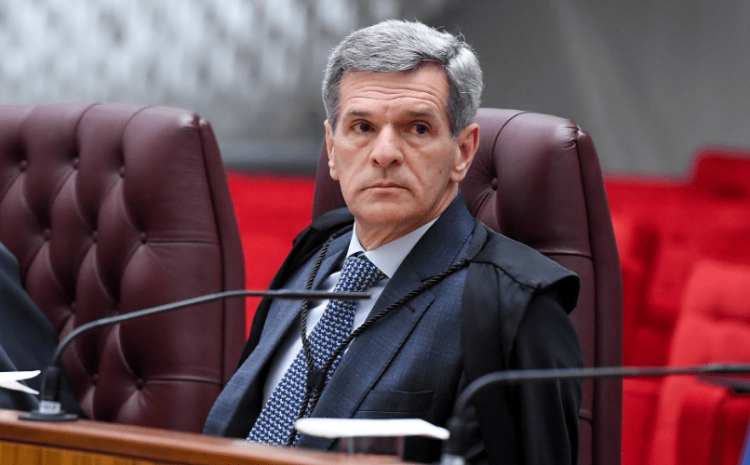  Intermediação para contratar artista sem licitação não é ato de improbidade administrativa, decide STJ