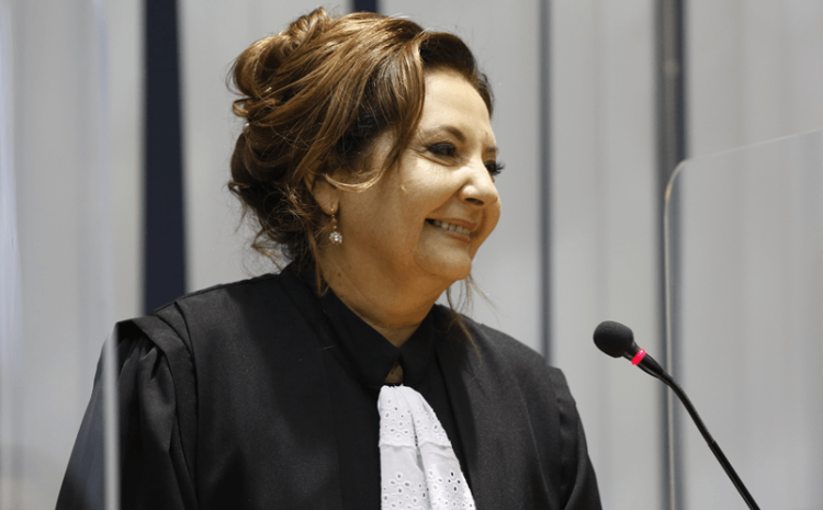  TST confirma reforma de sentença por etarismo em demissão de funcionária pública aposentada