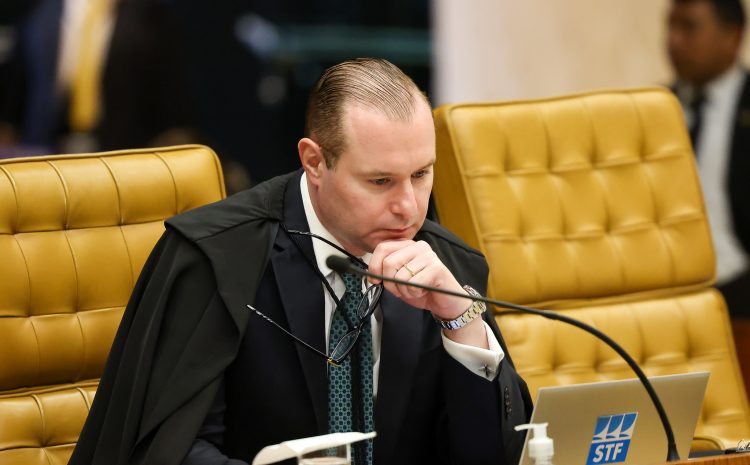  Zanin impede processo de vínculo empregatício por afrontar suspensão das ações de pejotização